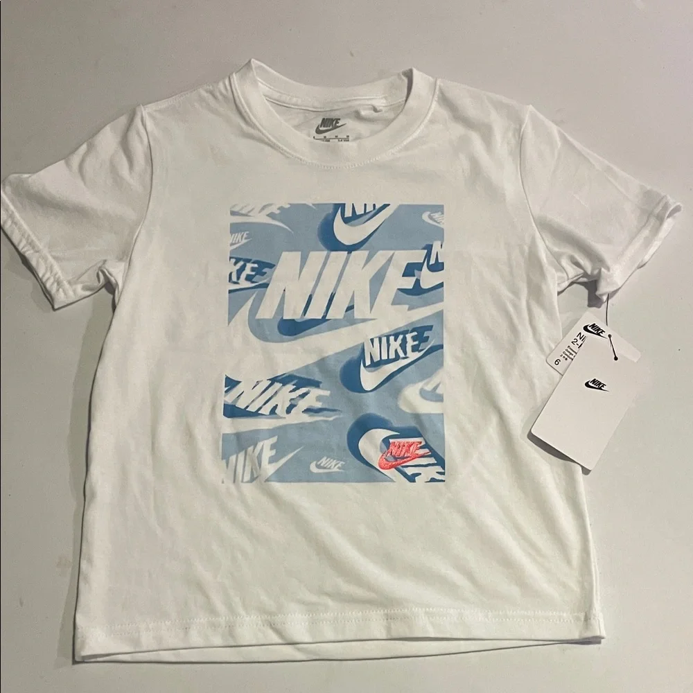NEW! NIKE 2-PIECE T-SHIRT AND NIKE LOGO SHORTS SET. SIZE 6. BOYS. - Picture 6 of 9